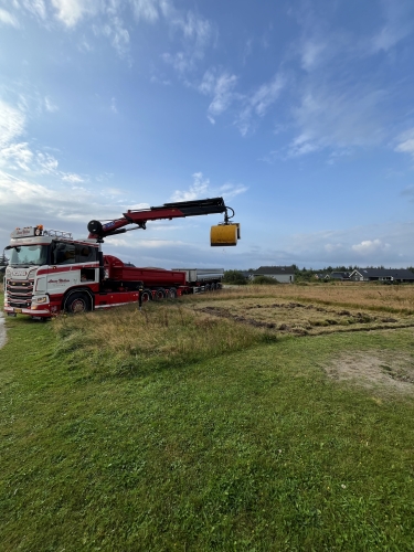 Krankørsel med grab fra græsplæne i Fjerritslev.