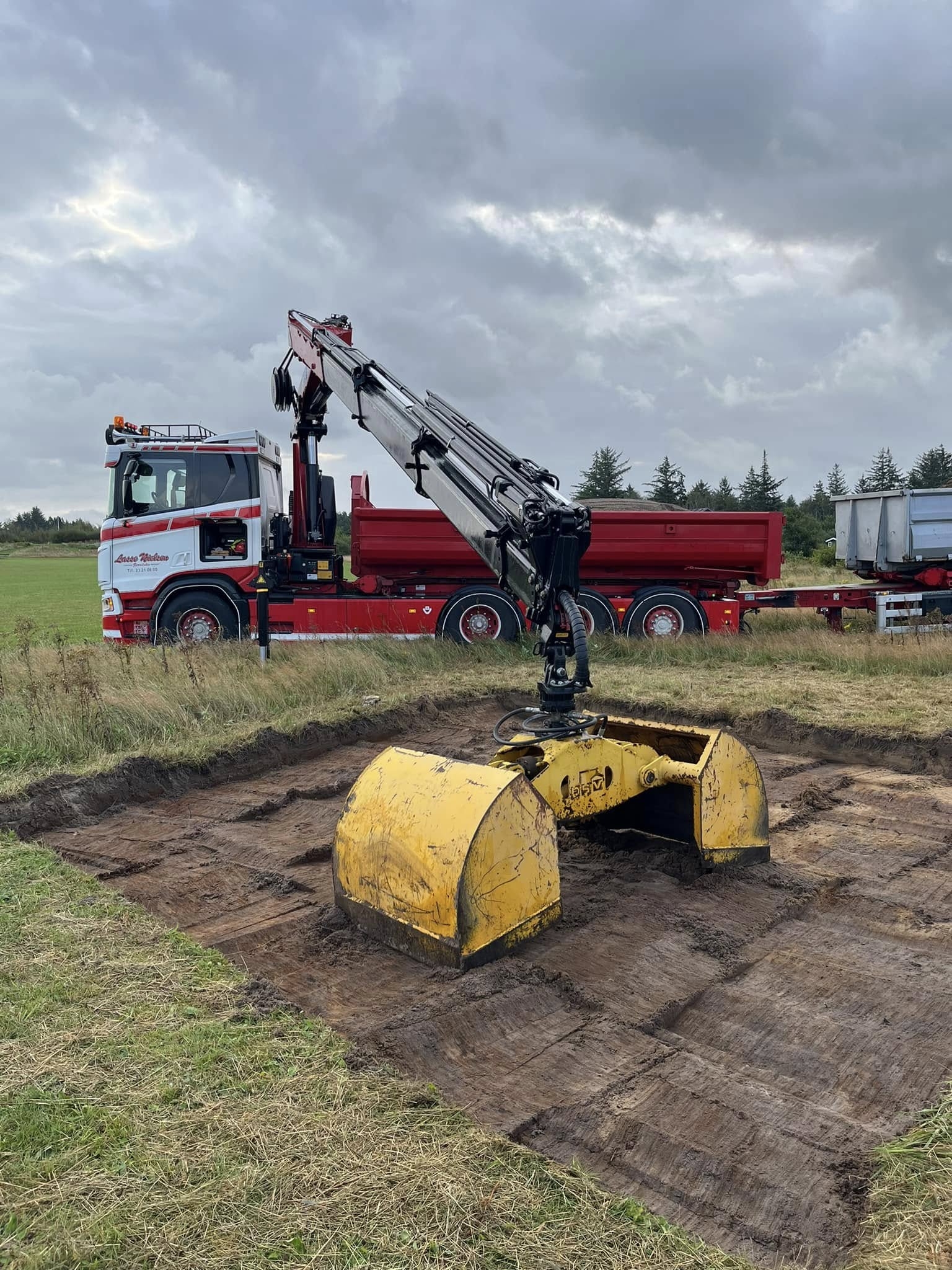 Krankoersel med grab til udgravning i Fjerritslev.